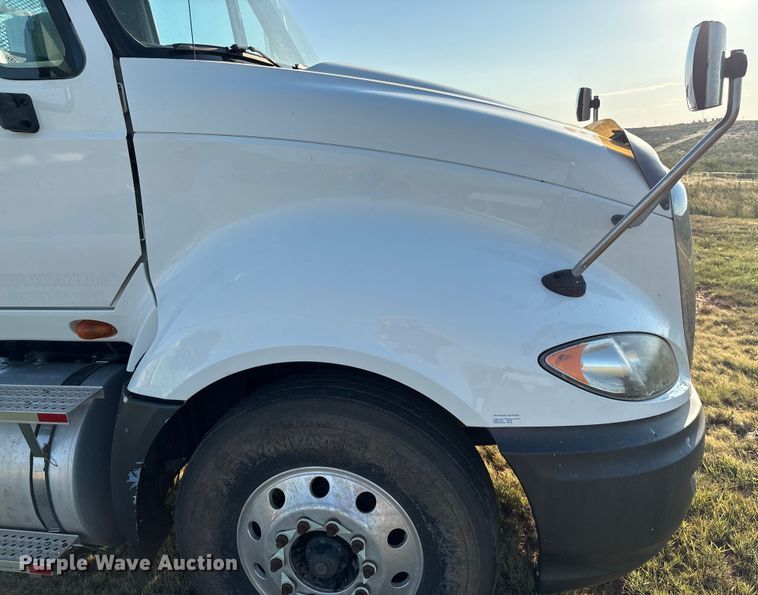 image for item EM0524 2009 International Pro Star flatbed truck