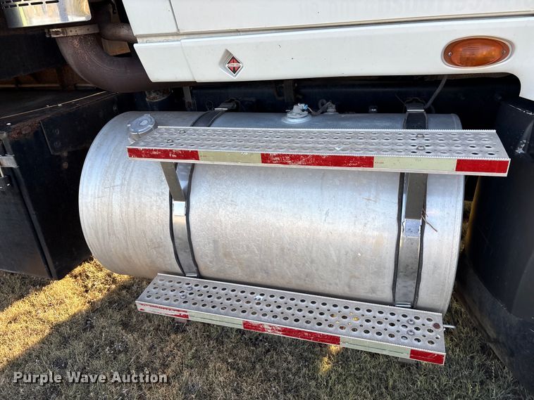 image for item EM0524 2009 International Pro Star flatbed truck