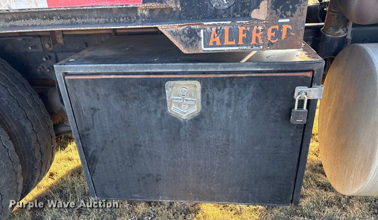 image for item EM0524 2009 International Pro Star flatbed truck