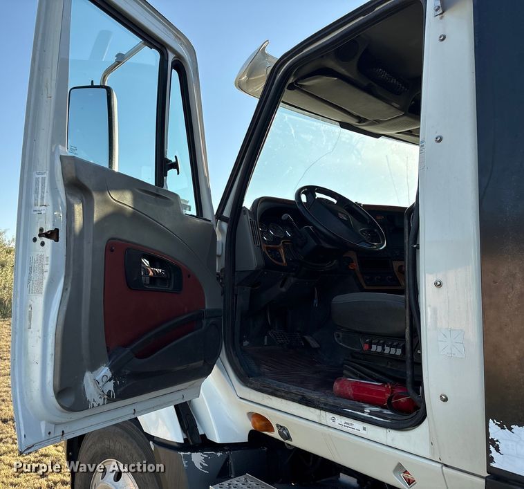 image for item EM0524 2009 International Pro Star flatbed truck