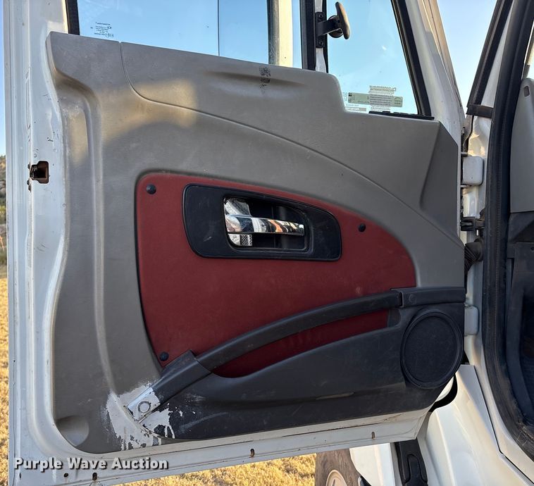 image for item EM0524 2009 International Pro Star flatbed truck