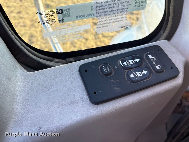 image for item EM0524 2009 International Pro Star flatbed truck