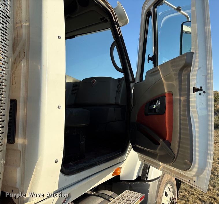 image for item EM0524 2009 International Pro Star flatbed truck