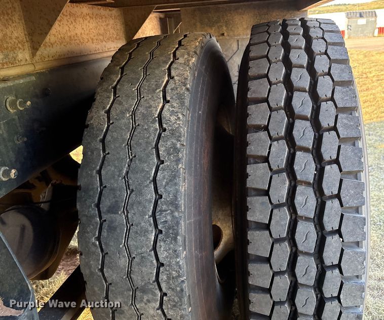 image for item EM0524 2009 International Pro Star flatbed truck