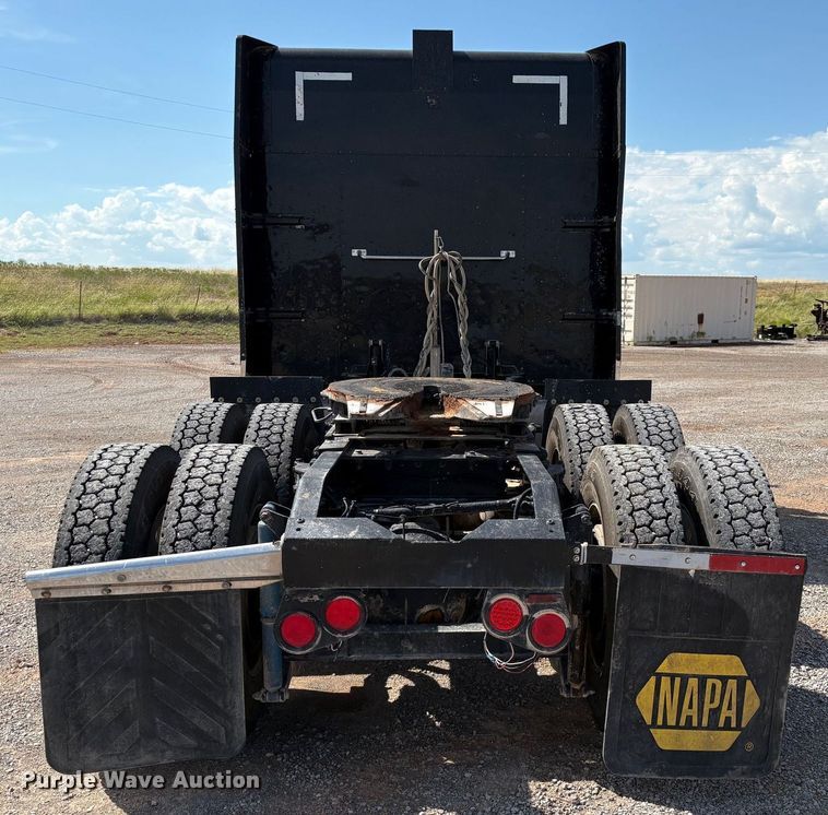 image for item EM0537 2006 Peterbilt 379 semi truck