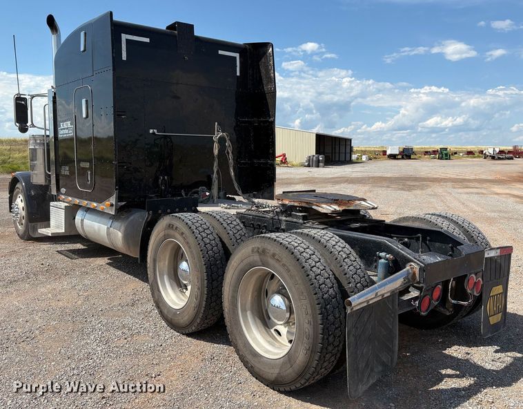 image for item EM0537 2006 Peterbilt 379 semi truck