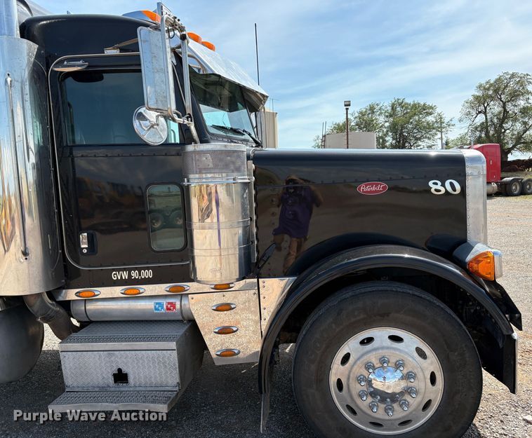 image for item EM0537 2006 Peterbilt 379 semi truck