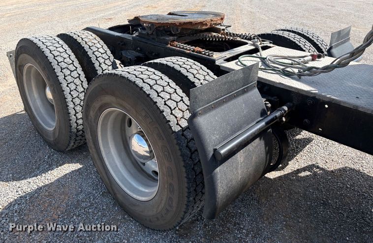 image for item EM0537 2006 Peterbilt 379 semi truck