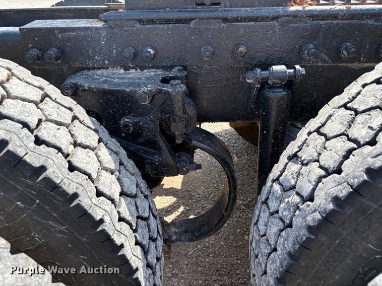 image for item EM0537 2006 Peterbilt 379 semi truck