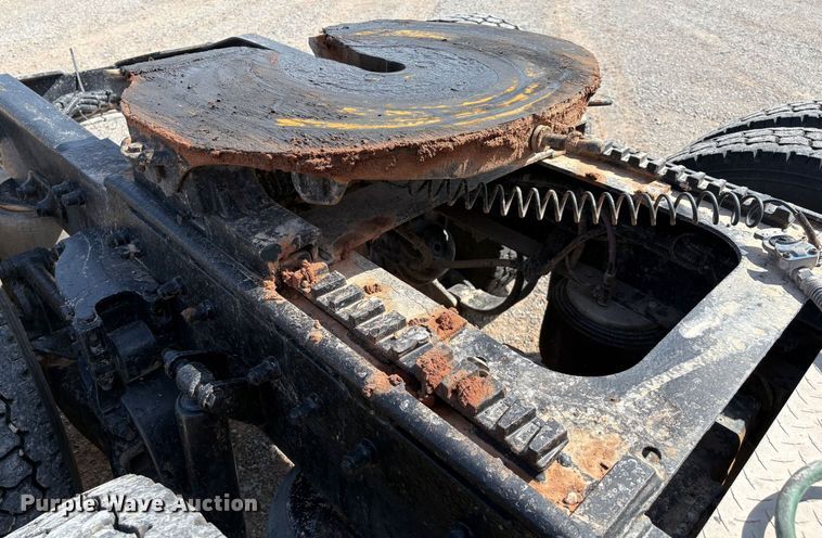 image for item EM0537 2006 Peterbilt 379 semi truck