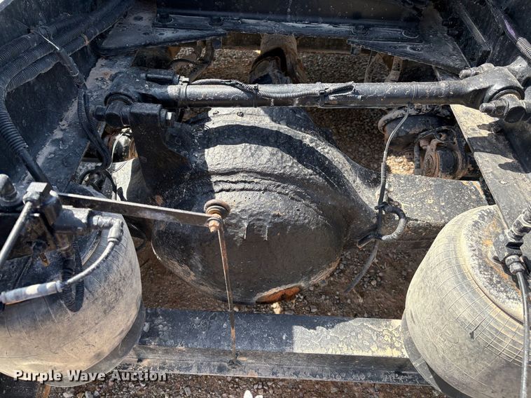 image for item EM0537 2006 Peterbilt 379 semi truck