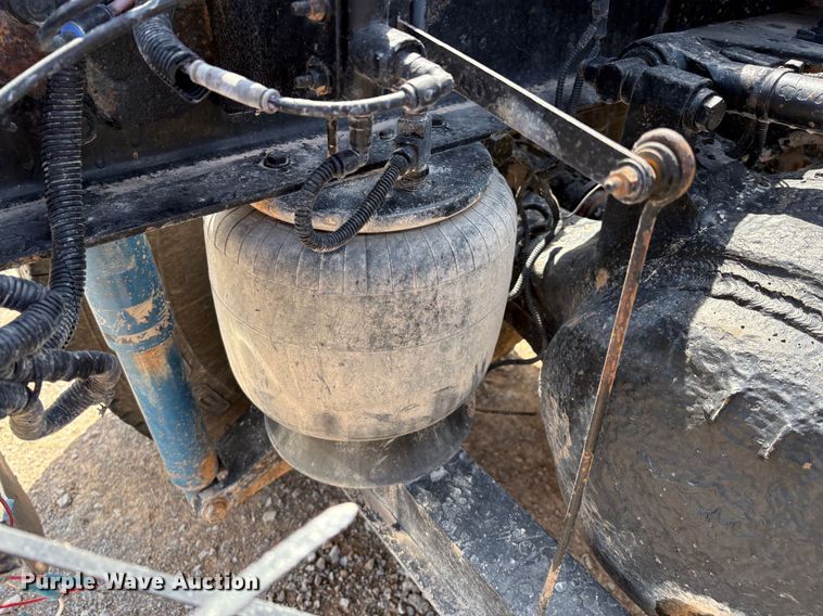 image for item EM0537 2006 Peterbilt 379 semi truck