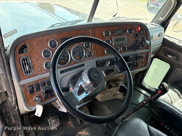 image for item EM0537 2006 Peterbilt 379 semi truck