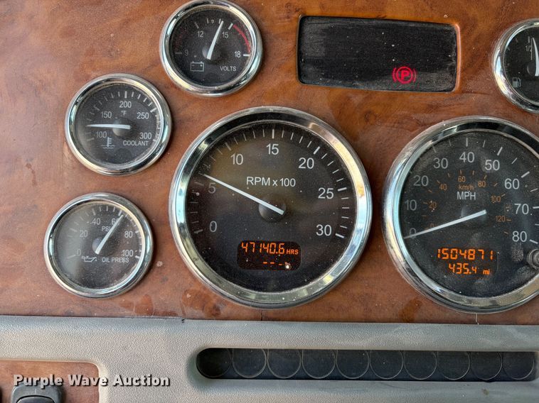 image for item EM0537 2006 Peterbilt 379 semi truck