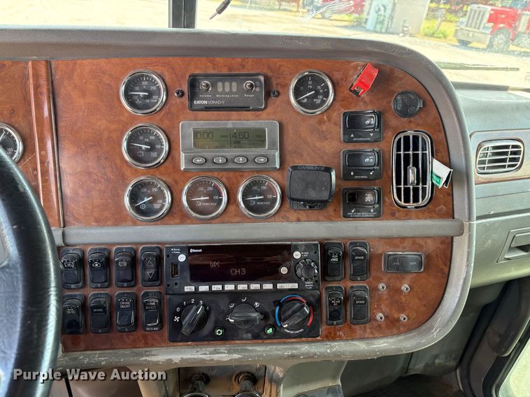 image for item EM0537 2006 Peterbilt 379 semi truck