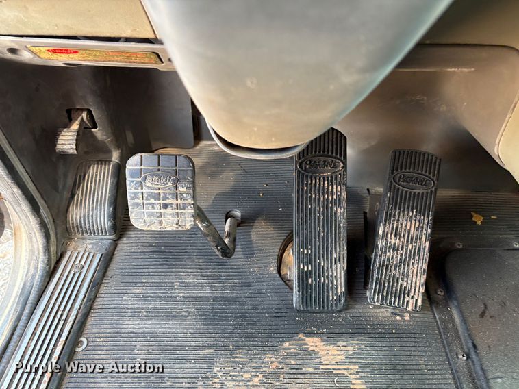 image for item EM0537 2006 Peterbilt 379 semi truck