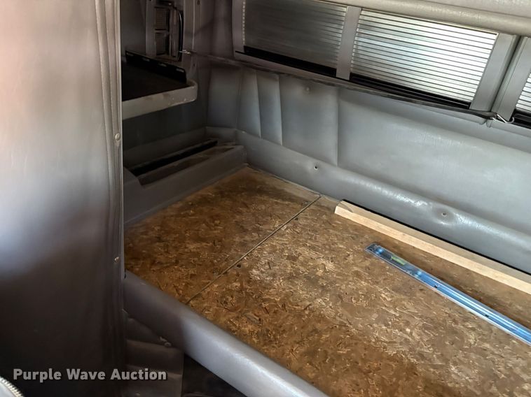 image for item EM0537 2006 Peterbilt 379 semi truck