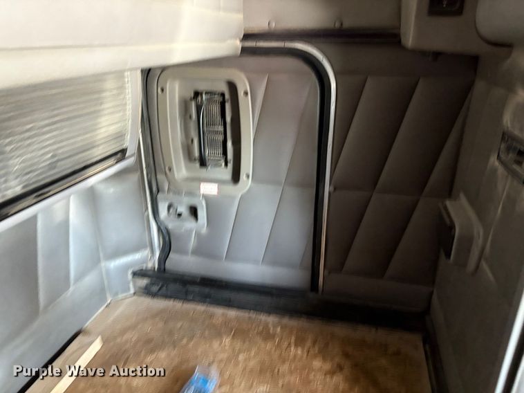 image for item EM0537 2006 Peterbilt 379 semi truck