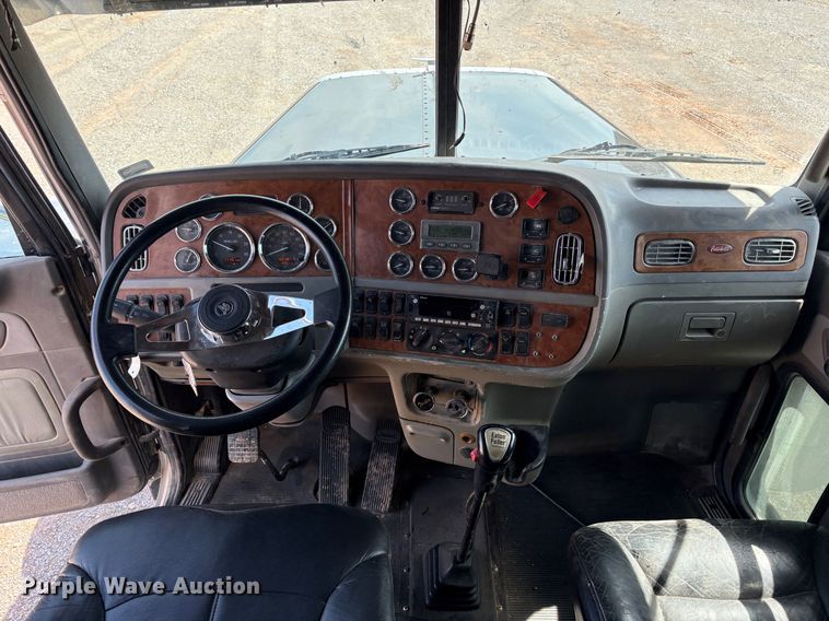 image for item EM0537 2006 Peterbilt 379 semi truck