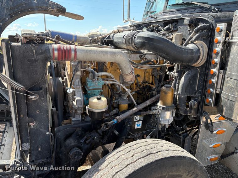 image for item EM0537 2006 Peterbilt 379 semi truck