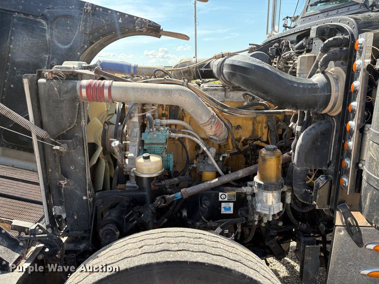 image for item EM0537 2006 Peterbilt 379 semi truck