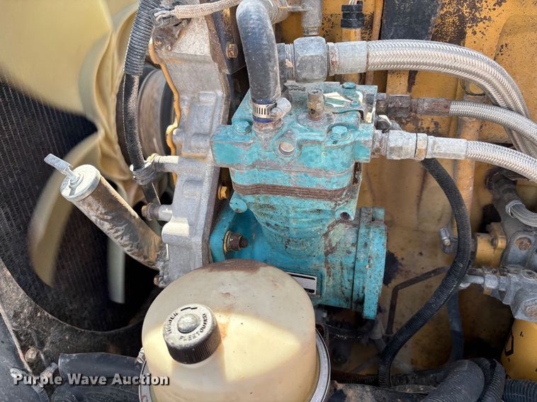 image for item EM0537 2006 Peterbilt 379 semi truck