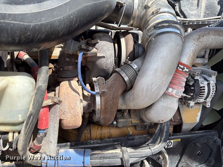 image for item EM0537 2006 Peterbilt 379 semi truck