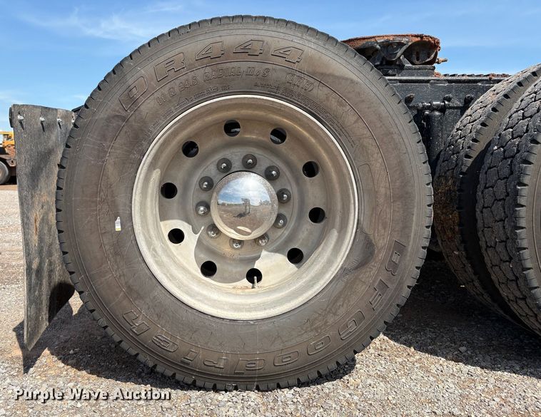 image for item EM0537 2006 Peterbilt 379 semi truck