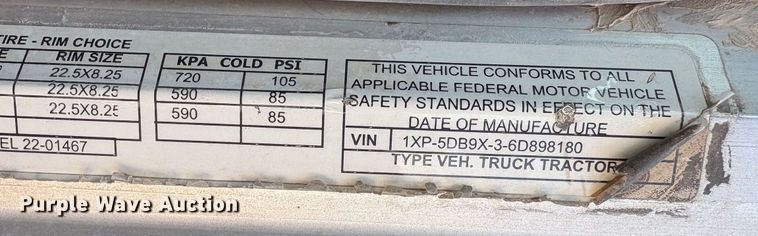 image for item EM0537 2006 Peterbilt 379 semi truck