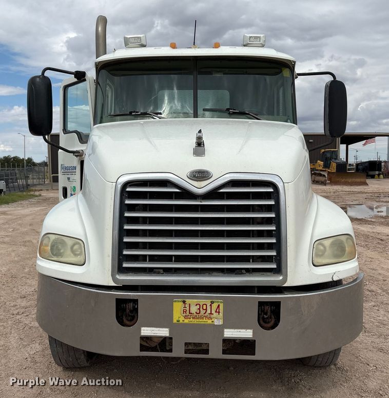 image for item EM0581 2004 Mack CX613 flatbed truck