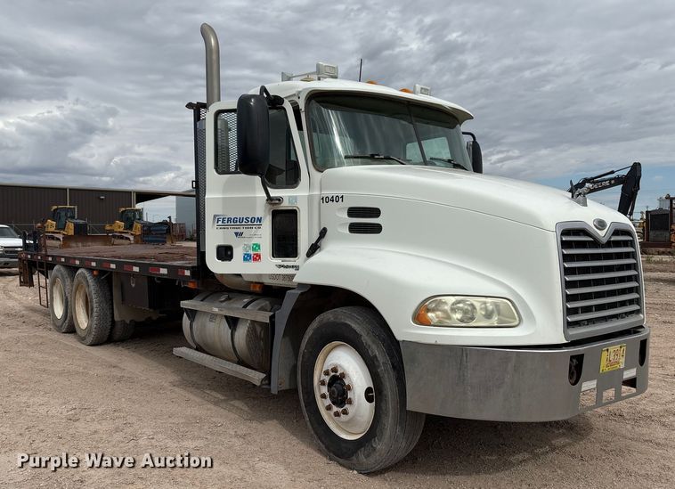 image for item EM0581 2004 Mack CX613 flatbed truck