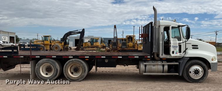 image for item EM0581 2004 Mack CX613 flatbed truck