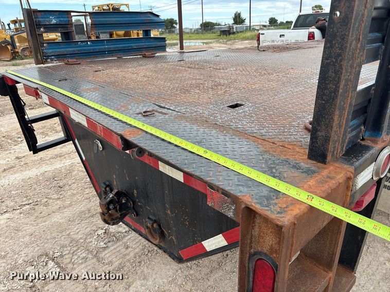 image for item EM0581 2004 Mack CX613 flatbed truck