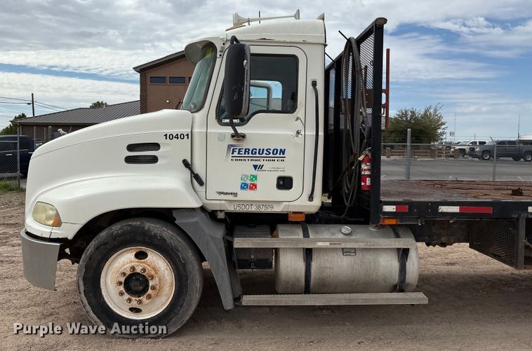 image for item EM0581 2004 Mack CX613 flatbed truck