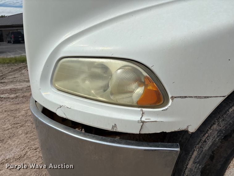 image for item EM0581 2004 Mack CX613 flatbed truck