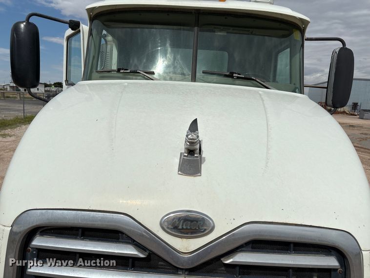 image for item EM0581 2004 Mack CX613 flatbed truck