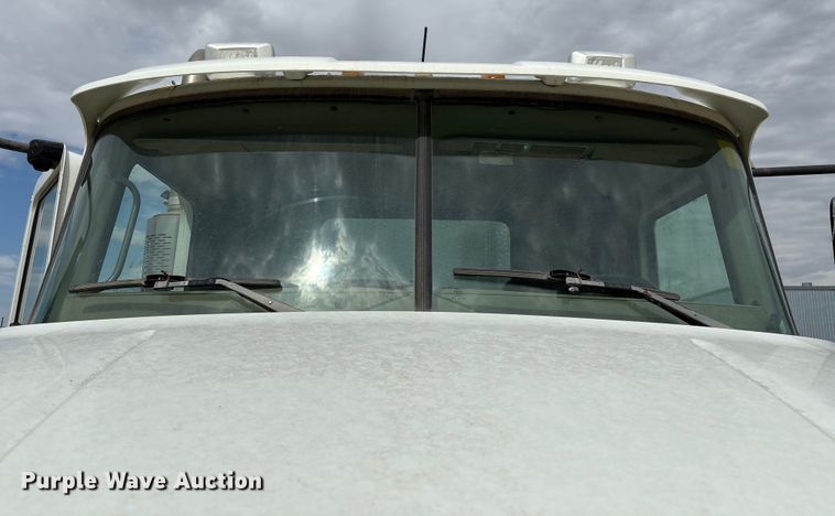 image for item EM0581 2004 Mack CX613 flatbed truck