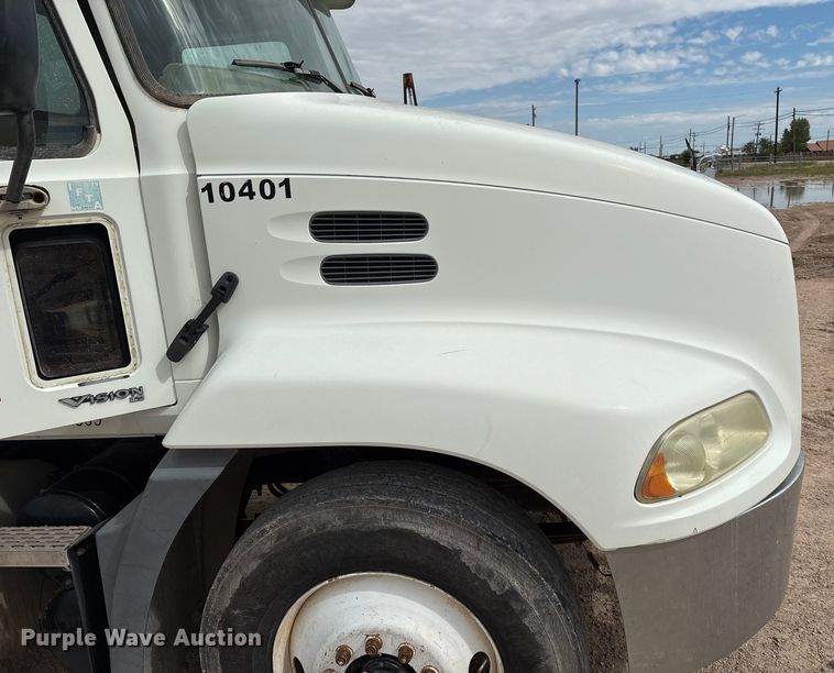 image for item EM0581 2004 Mack CX613 flatbed truck