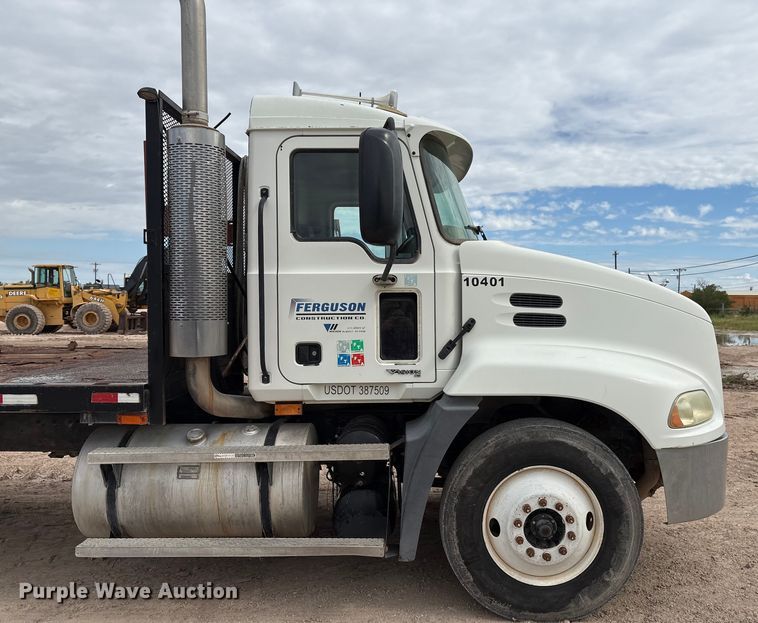 image for item EM0581 2004 Mack CX613 flatbed truck