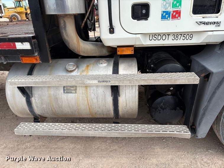 image for item EM0581 2004 Mack CX613 flatbed truck