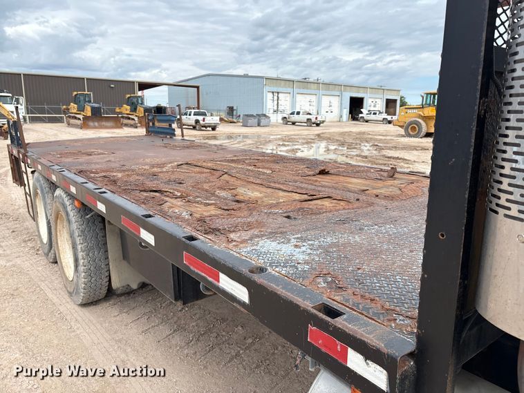 image for item EM0581 2004 Mack CX613 flatbed truck