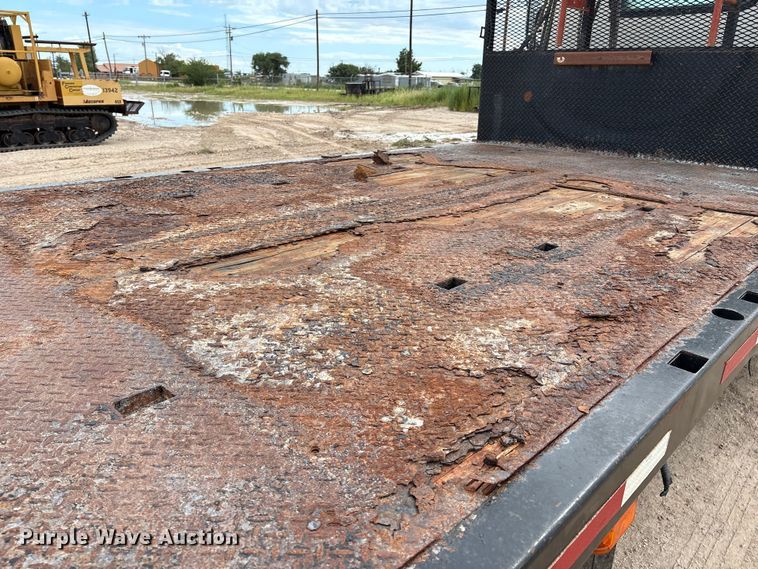 image for item EM0581 2004 Mack CX613 flatbed truck