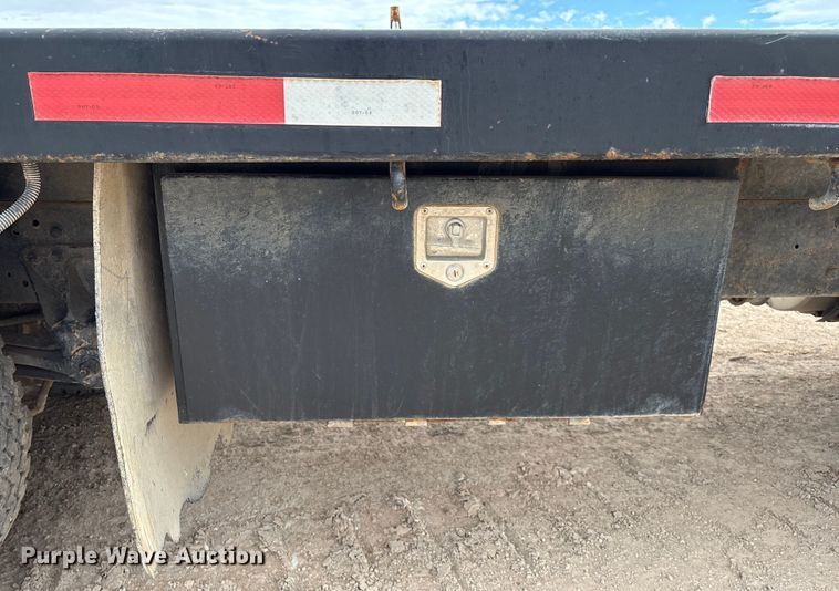 image for item EM0581 2004 Mack CX613 flatbed truck