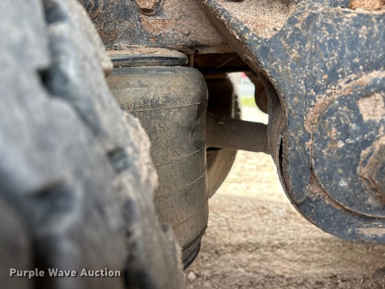 image for item EM0581 2004 Mack CX613 flatbed truck