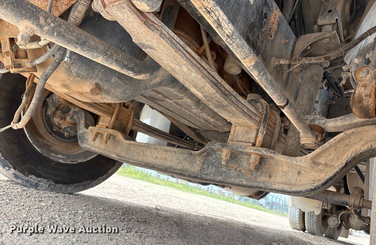 image for item EM0581 2004 Mack CX613 flatbed truck