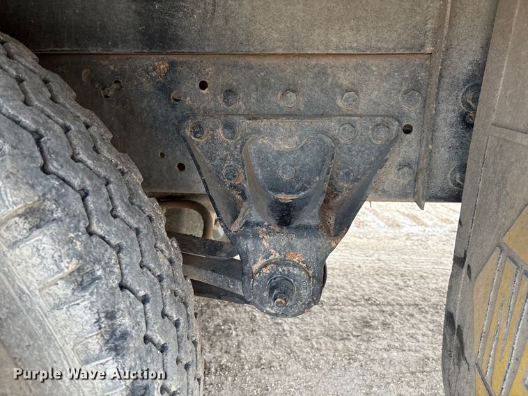 image for item EM0581 2004 Mack CX613 flatbed truck