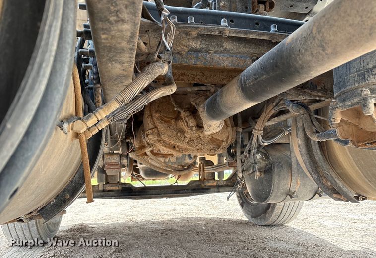 image for item EM0581 2004 Mack CX613 flatbed truck