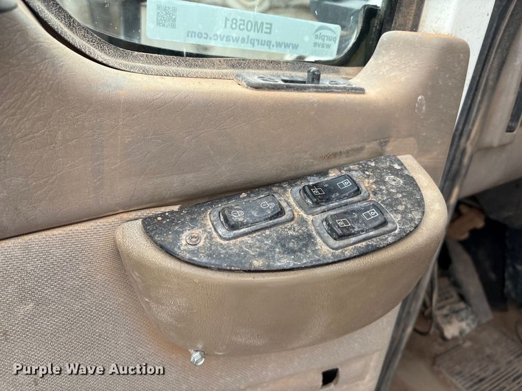 image for item EM0581 2004 Mack CX613 flatbed truck