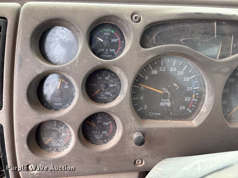 image for item EM0581 2004 Mack CX613 flatbed truck