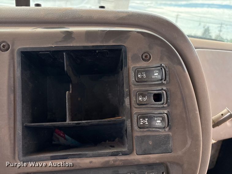 image for item EM0581 2004 Mack CX613 flatbed truck